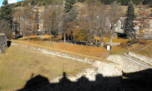 La collégiale vue du champ de Mars à Briançon