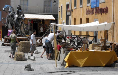 Des artisants place d'Arme dans la Cité historique Vauban à Briançon