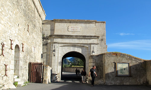 La porte d'Embrun de la cité Vauban à Briançon.