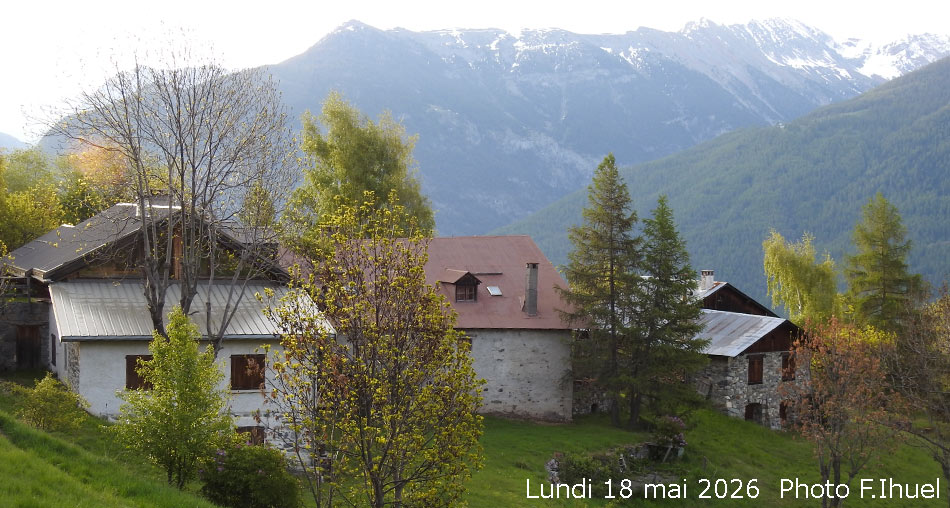 Le Blog de François Ihuel Un village dans les montagnes du Briançonnais