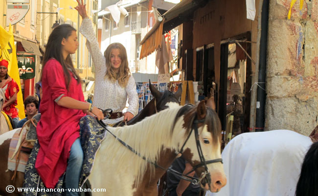 Les cavaliers d'Esteban dans la Gargouille de la Cité Vauban. 