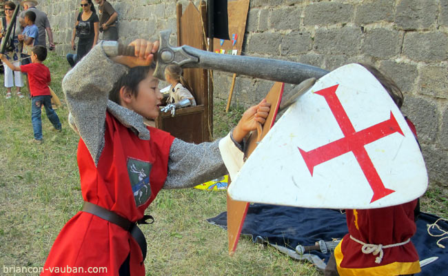 Animations dans les fossés de la Cité historique de Briançon.