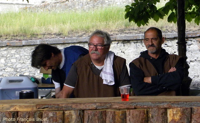 Les bénévoles de la fête médiévale de Briançon.