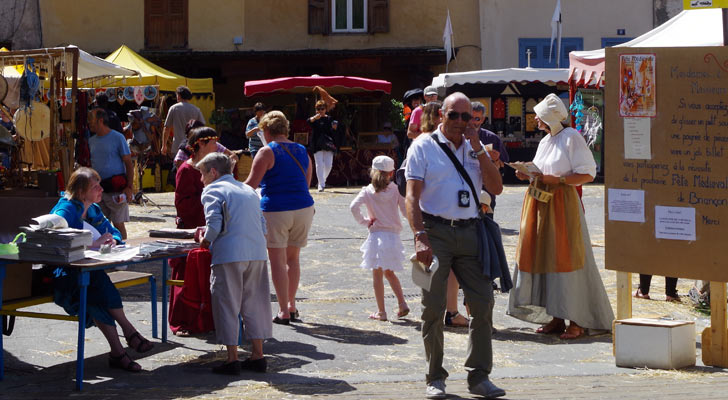 Devant la porte Dauphine 