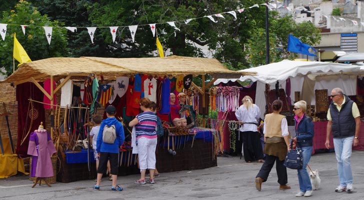 Sur le marché de la fête médiévale de Briançon