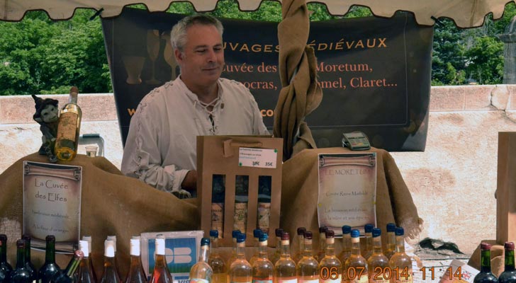 Sur le marché de la fête médiévale de Briançon