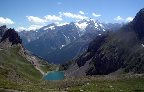 Photo du Grand Lac au dessus de l'Alp du Lauzet dans le Briançonnais.
