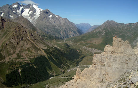 Photo du col du Lautaret lors d'une balade à pieds du côté de l'Alp du Lauzet dans le Briançonnais.